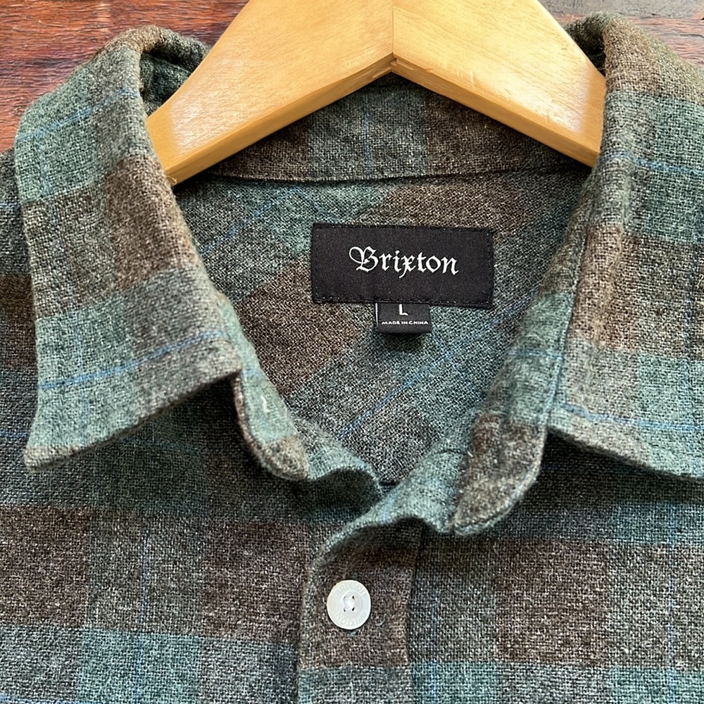BRIXTON Men's Bowery Long Sleeve Rugged Classic Flannel in Ocean Plaid - Picture 5 of 13